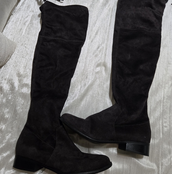 Elegant Dark Gray Faux Suede Knee-High Boots Size 8 EUC - Picture 7 of 7